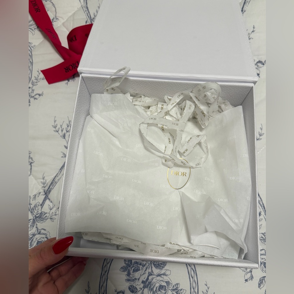 Dior White Box with Red Ribbon - Picture 5 of 8